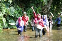 Nyebrang Sungai Bening Nih