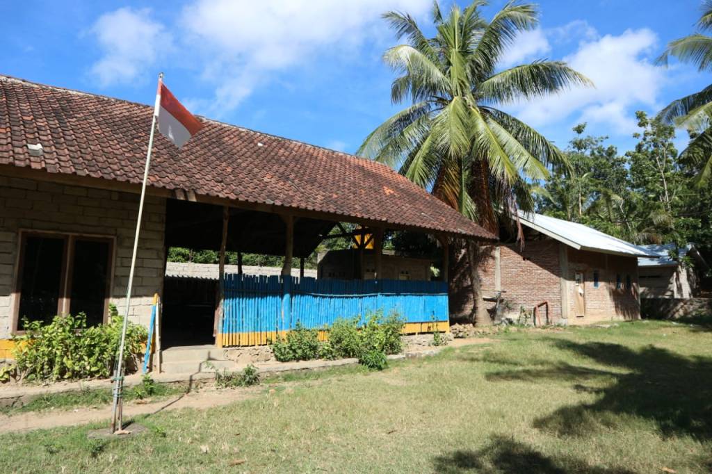 Berbagi Cerita dengan Siswa Sekolah Bambu di Pinggiran Kuta&nbsp;Mandalika